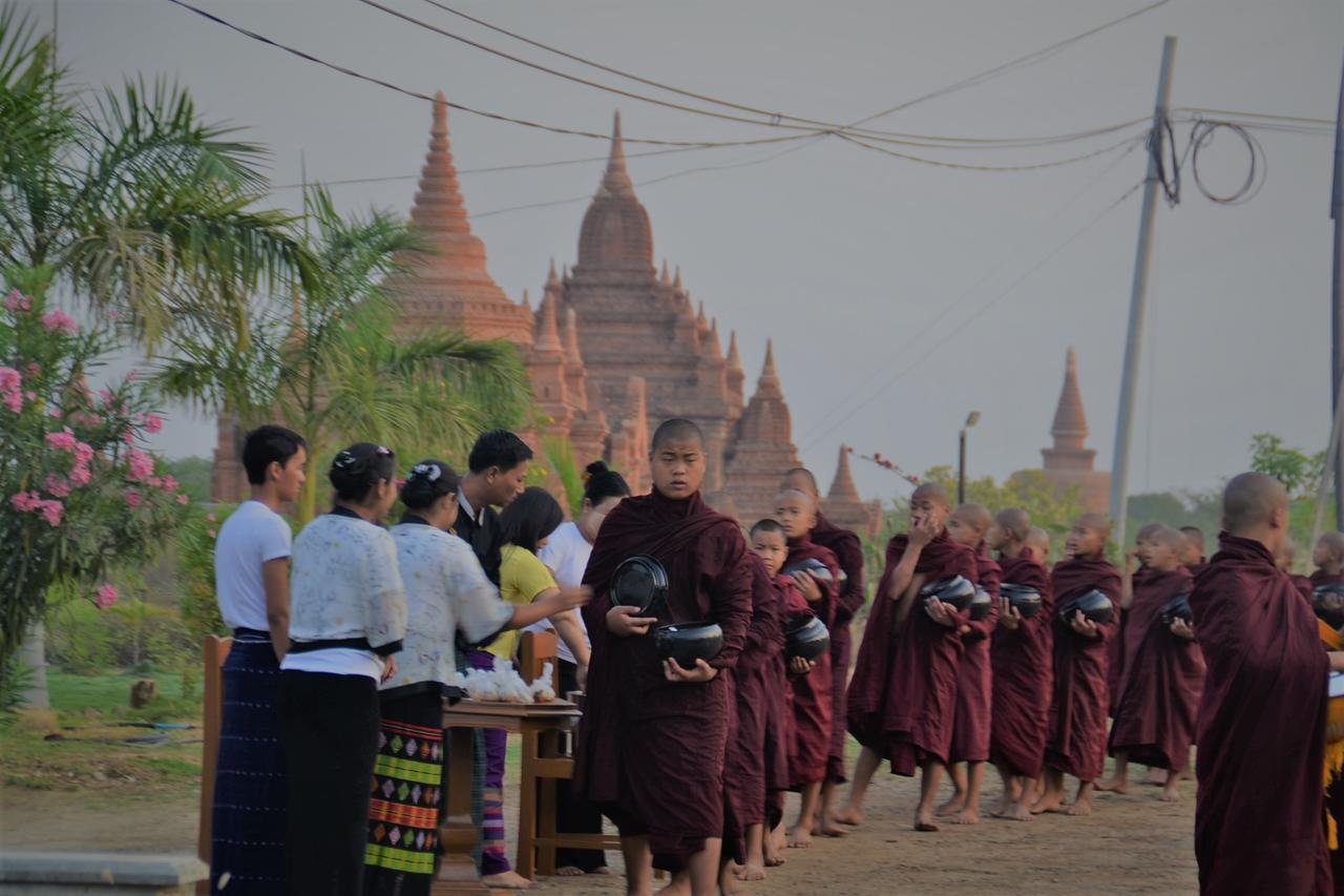 Temple View Hotel New Bagan Kültér fotó